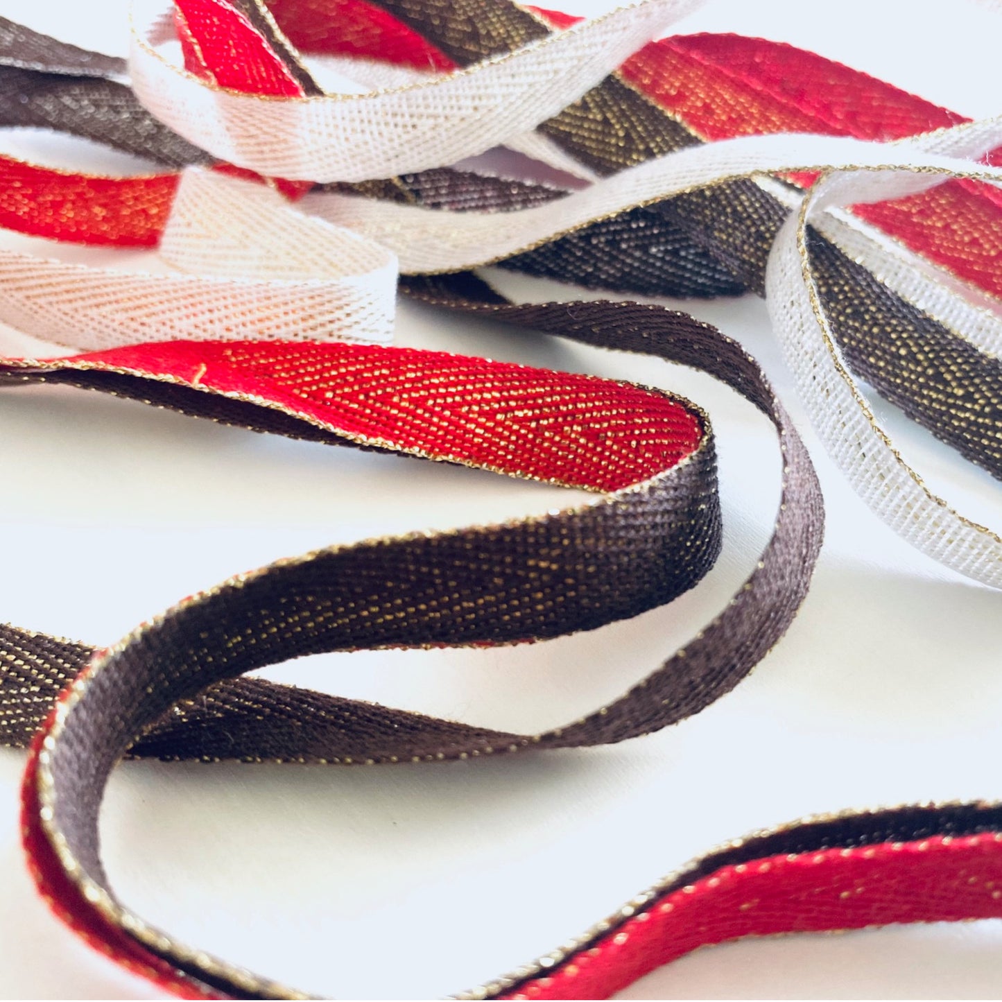 Decorative ribbons in various colors with shiny thread, 10 mm/0.39 in