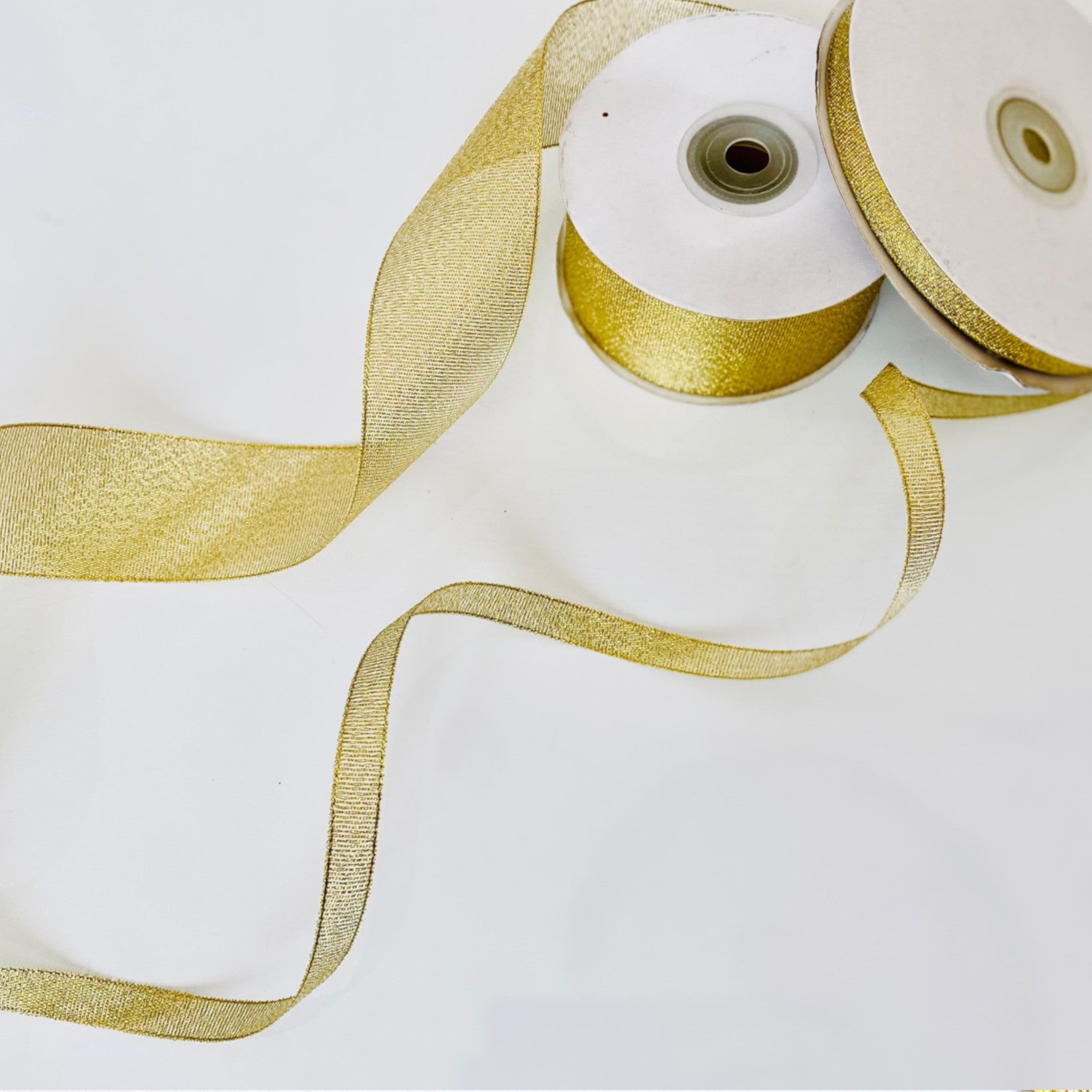 Decorative shiny gold ribbon, 10 mm and 38 mm wide – Fabilino